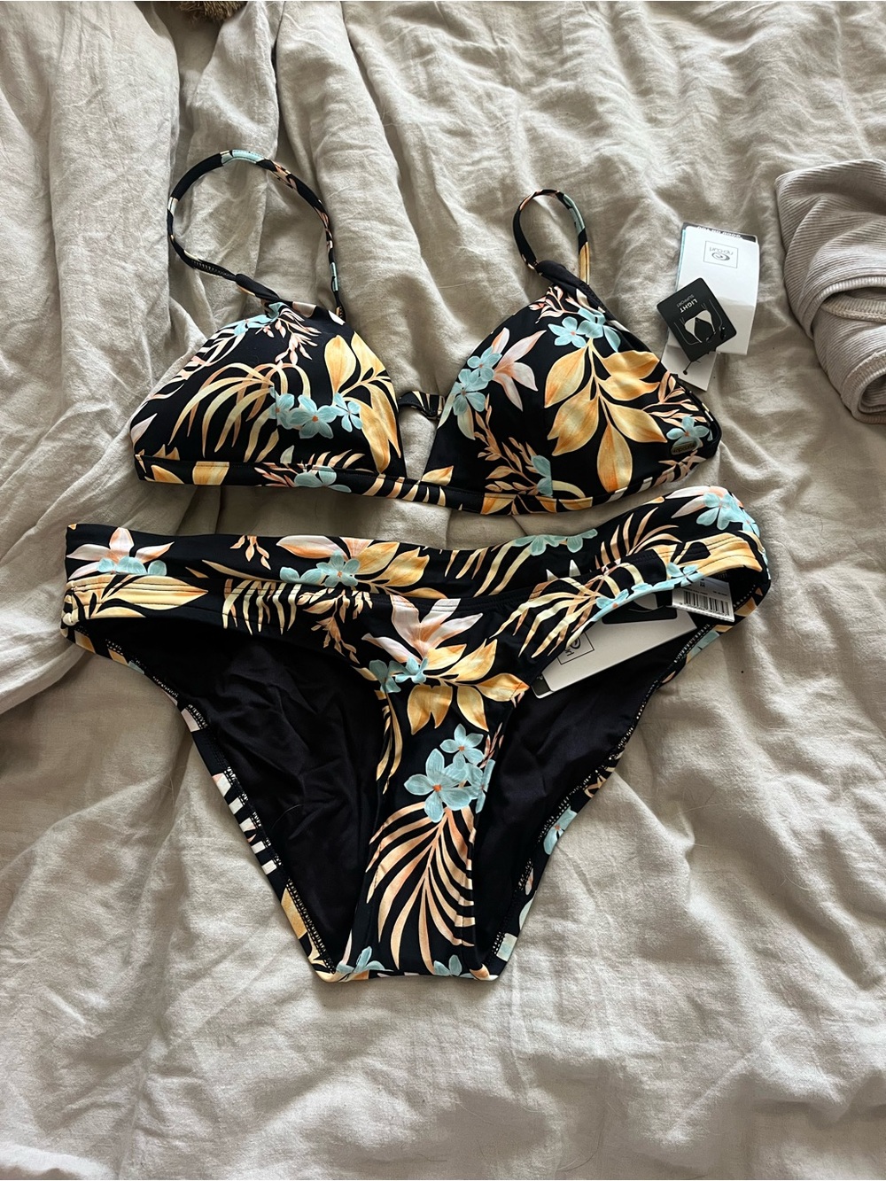 Rip curl Black Floral Bikini Set 

Top is large, bottom is medium